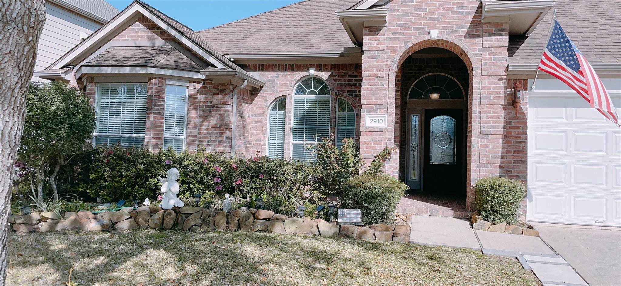 2910 Sandleigh Drive