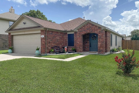 Homes For Sale - 8031 Berkely Court<br/> Baytown, TX 77521
