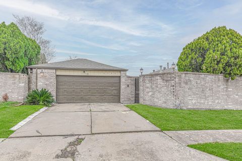 Photo of 16126 New Field Drive, Houston, TX 77082 (MLS # 92486176)