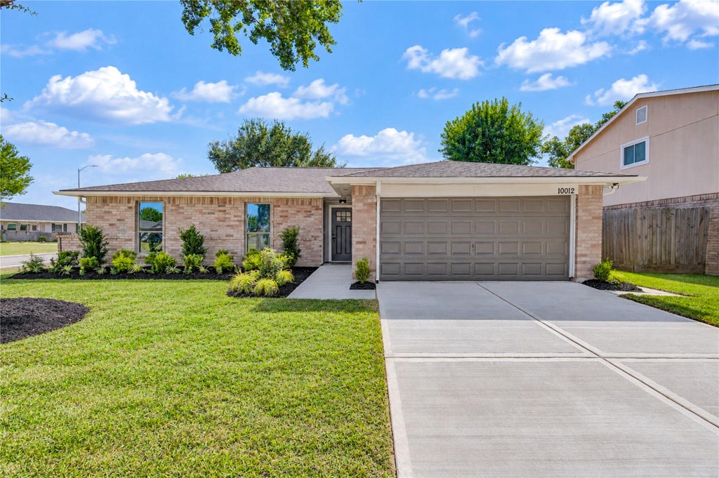 Photo of 10012 Hummingbird Street, La Porte, TX 77571 (MLS # 53644599)