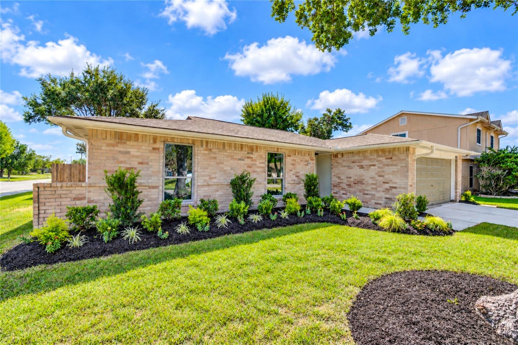 Photo of 10012 Hummingbird Street, La Porte, TX 77571 (MLS # 53644599)