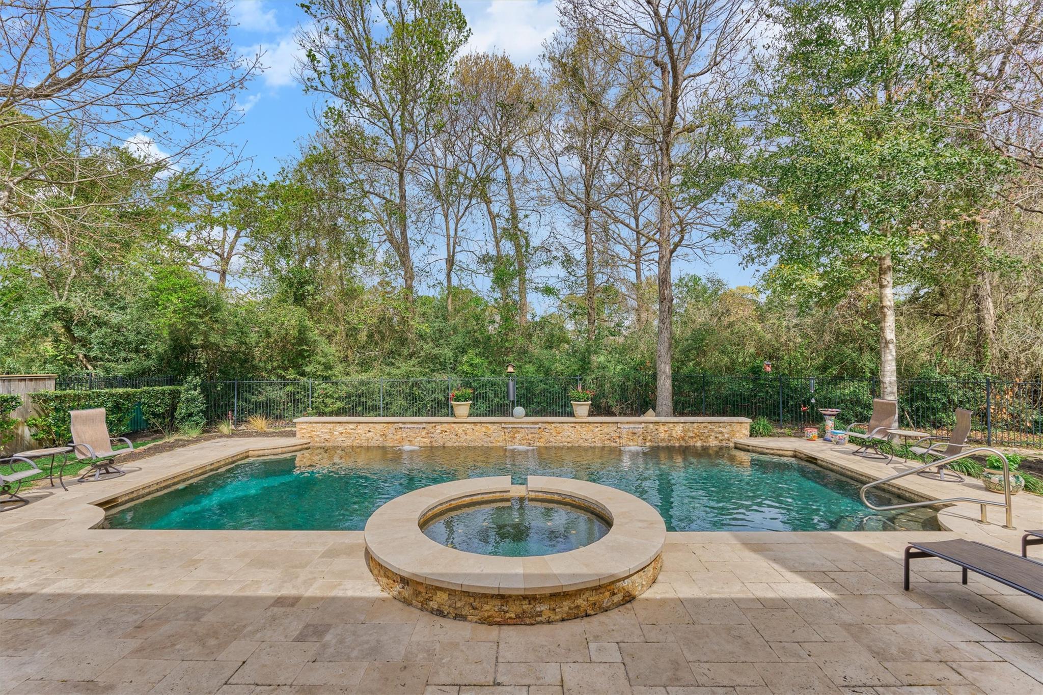 102 Sunridge Court