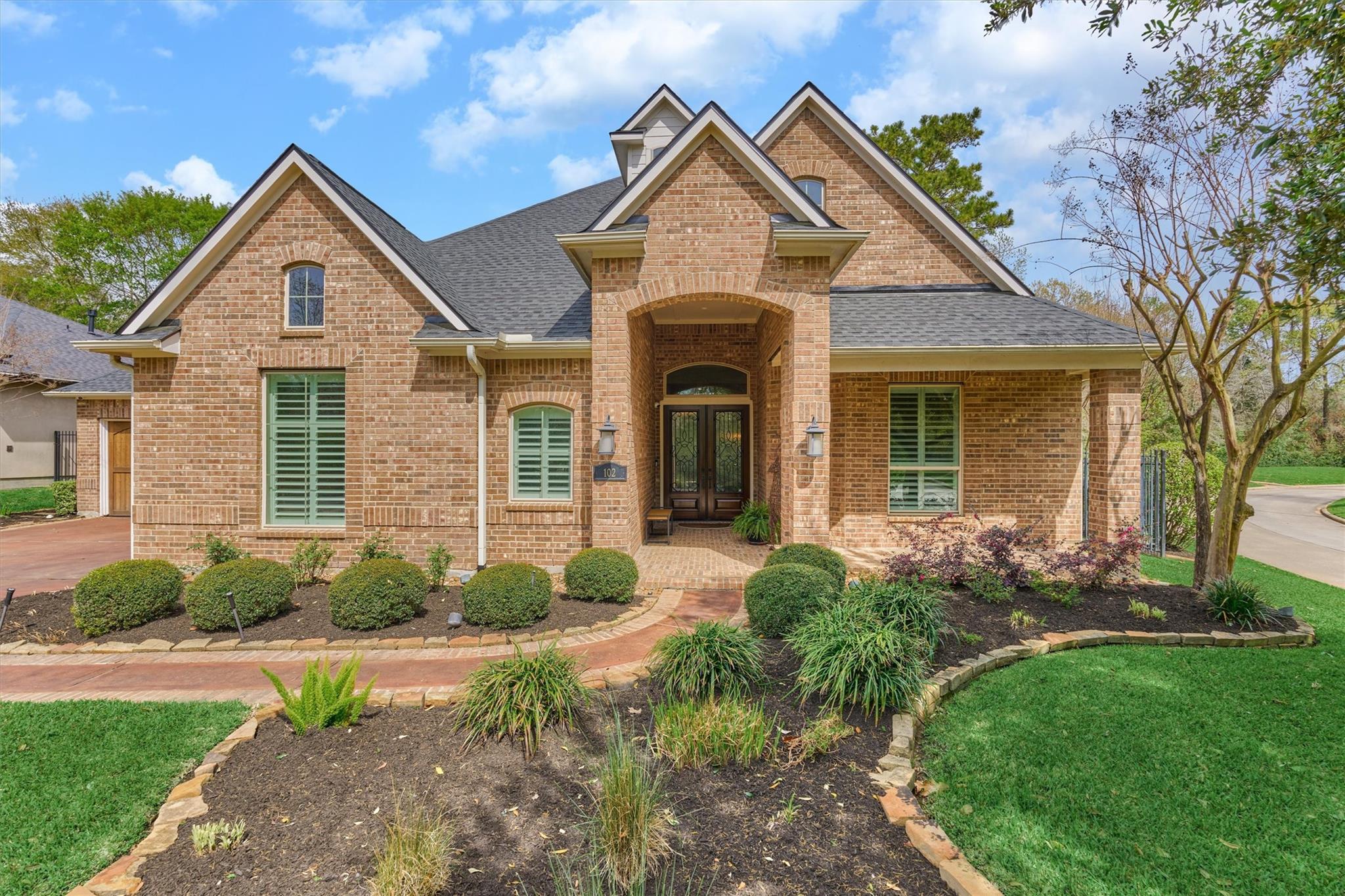 102 Sunridge Court