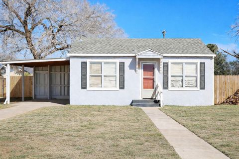 Homes For Sale - 709 10th Street<br/> Lubbock County, Shallowater, TX 79363