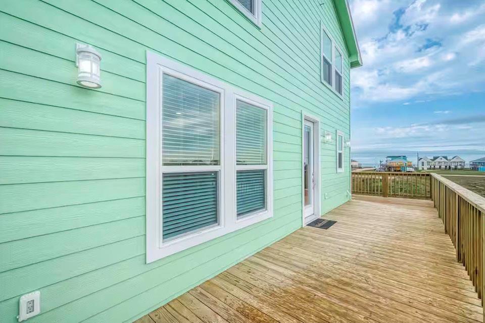 226 Bay Avenue