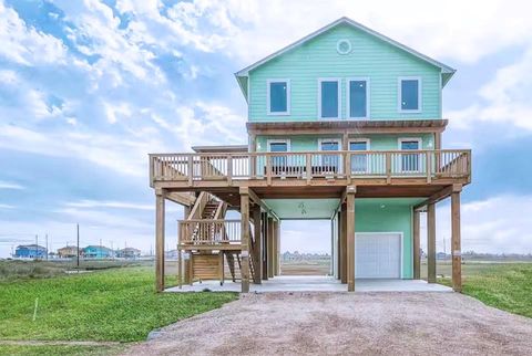 Photo of 226 Bay Avenue, Freeport, TX 77541 (MLS # 37159331)