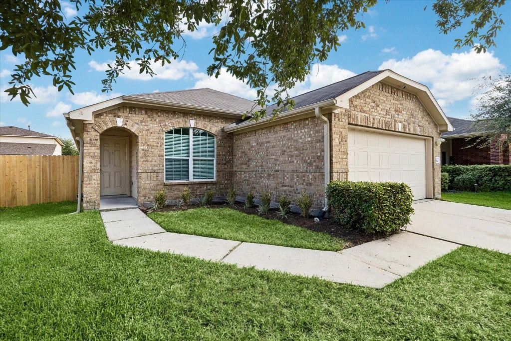 Photo of 1523 Blossom Lane, Baytown, TX 77521 (MLS # 81009971)