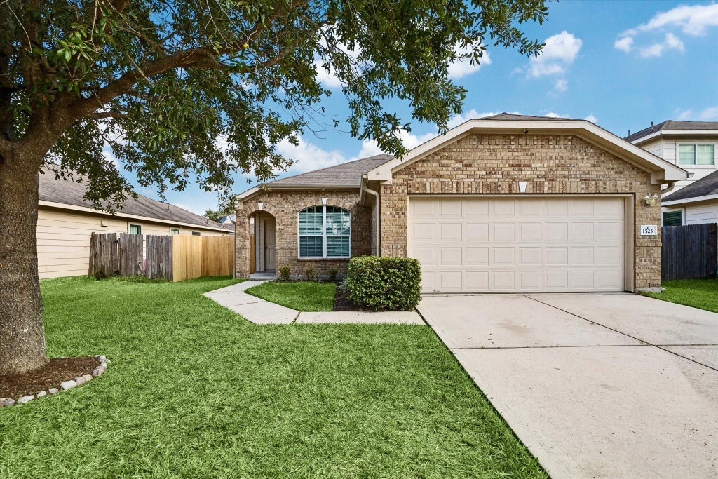 Photo of 1523 Blossom Lane, Baytown, TX 77521 (MLS # 81009971)