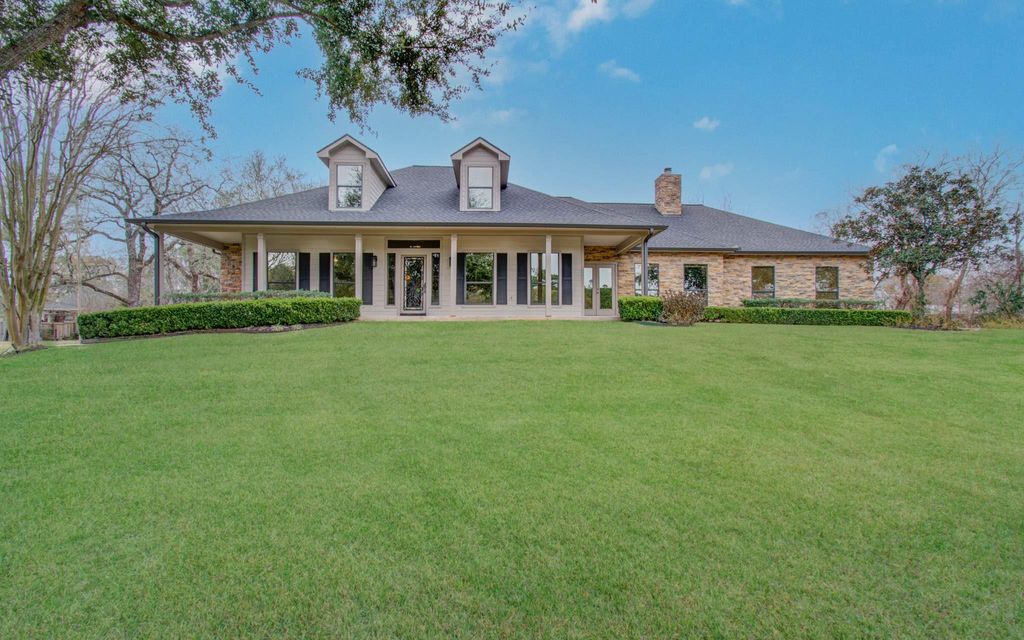 Photo of 3315 E Bayou Drive, Shoreacres, TX 77571 (MLS # 45853711)