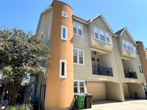 Photo of 1128 W 26th Street, Houston, TX 77008 (MLS # 52269658)