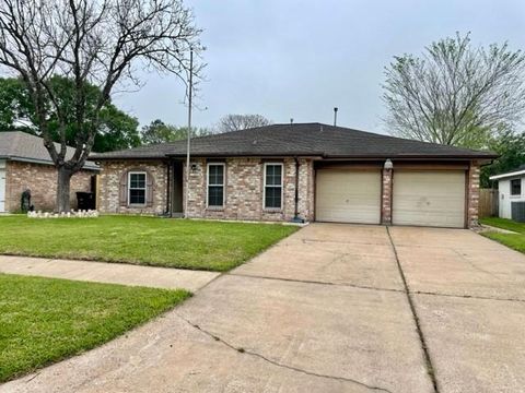 Photo of 710 Voyager Drive, Houston, TX 77062 (MLS # 64162593)