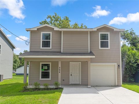 Photo of 304 N Orange Street, Sweeny, TX 77480 (MLS # 83814116) Photo of 304 N Orange Street, Sweeny, TX 77480 (MLS # 83814116)