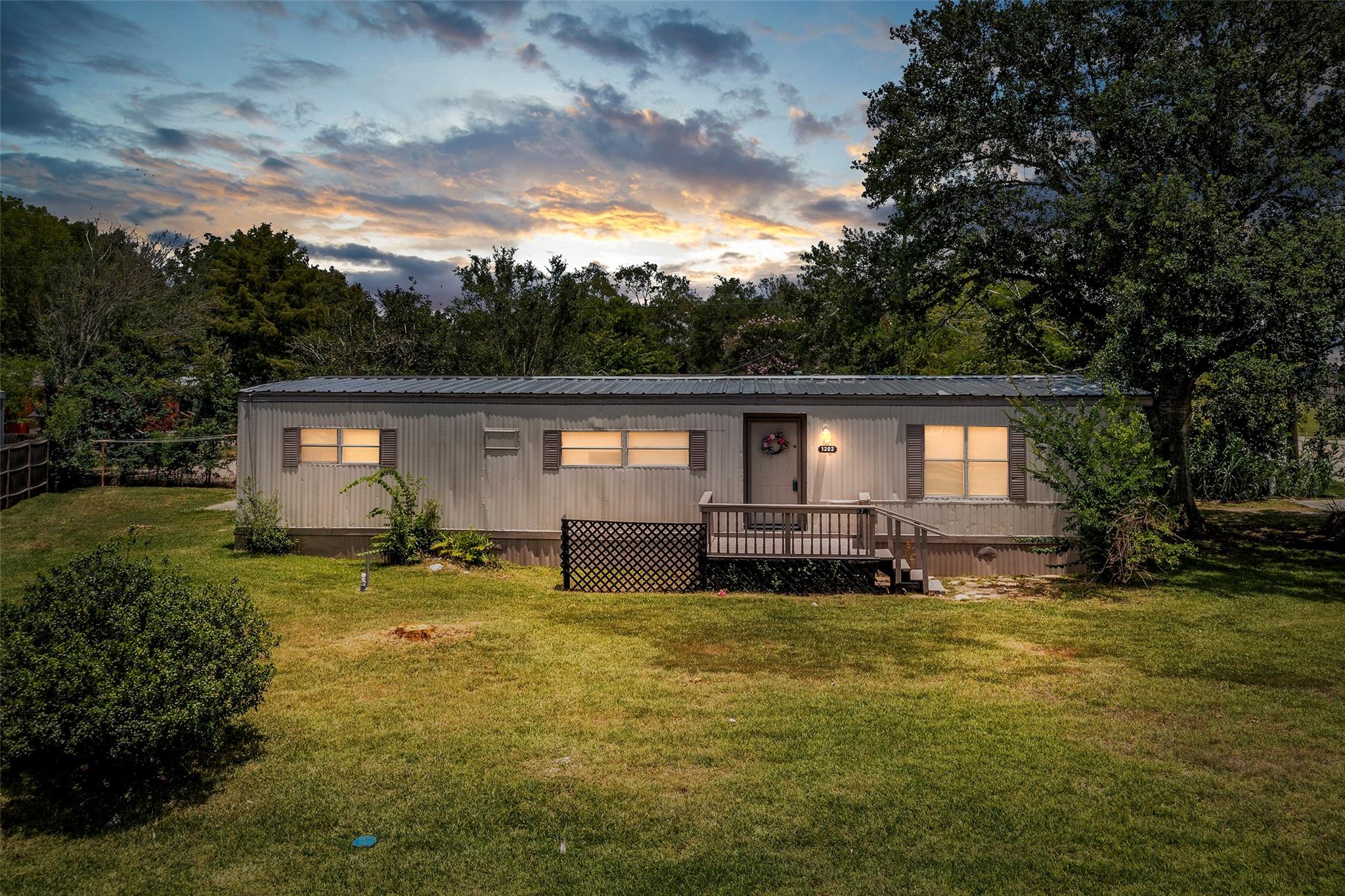 1202 Willow Lane
