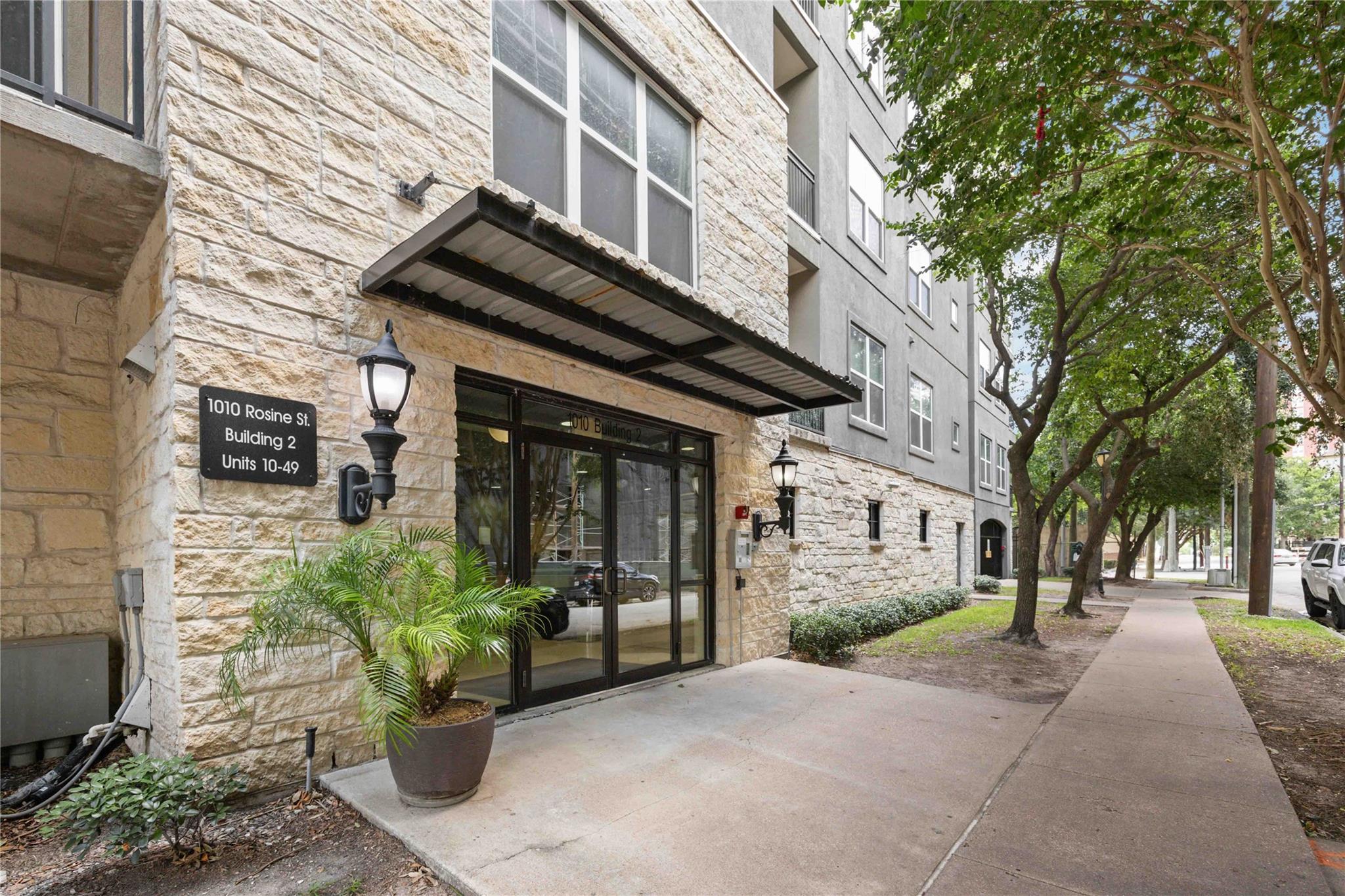 1010 Rosine Street 35