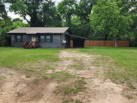 Photo of 811 N Prairieville Street, Athens, TX 75751 (MLS # 25879961)