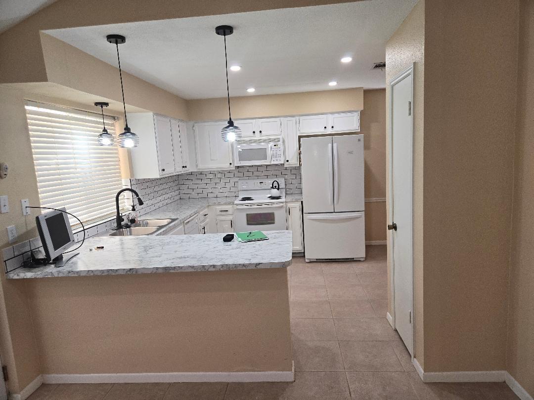 7911 Southmeadow Drive