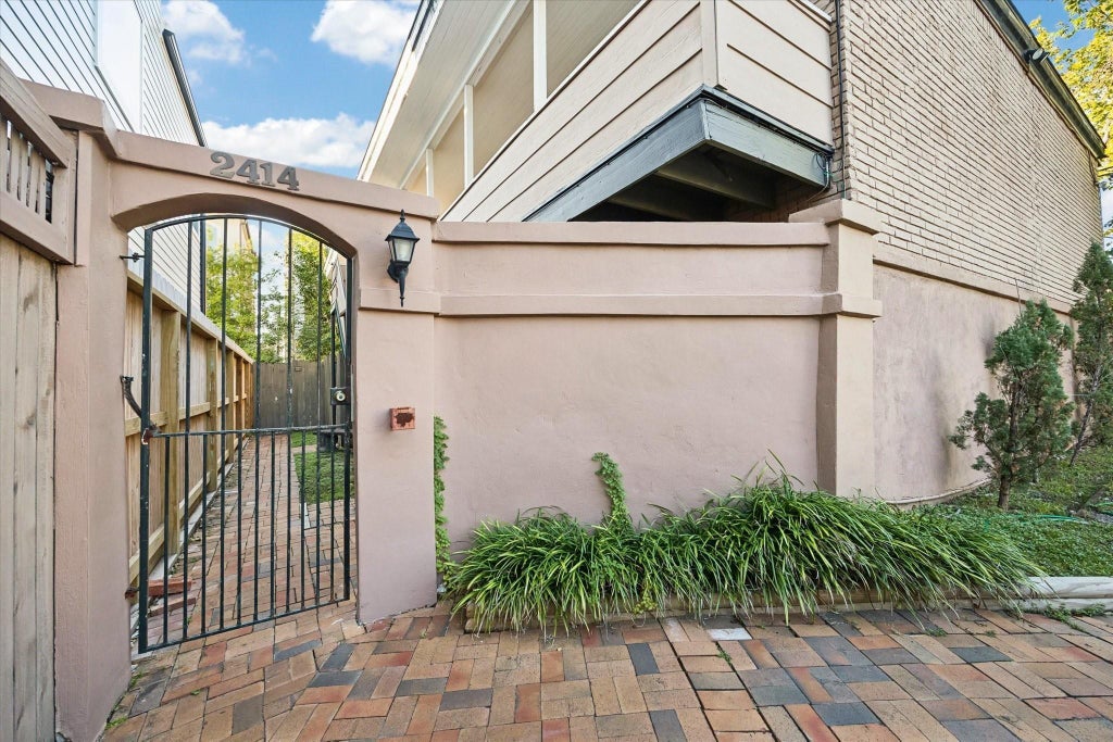 Photo of 2414 Morse Street #1, Houston, TX 77019 (MLS # 7488608)