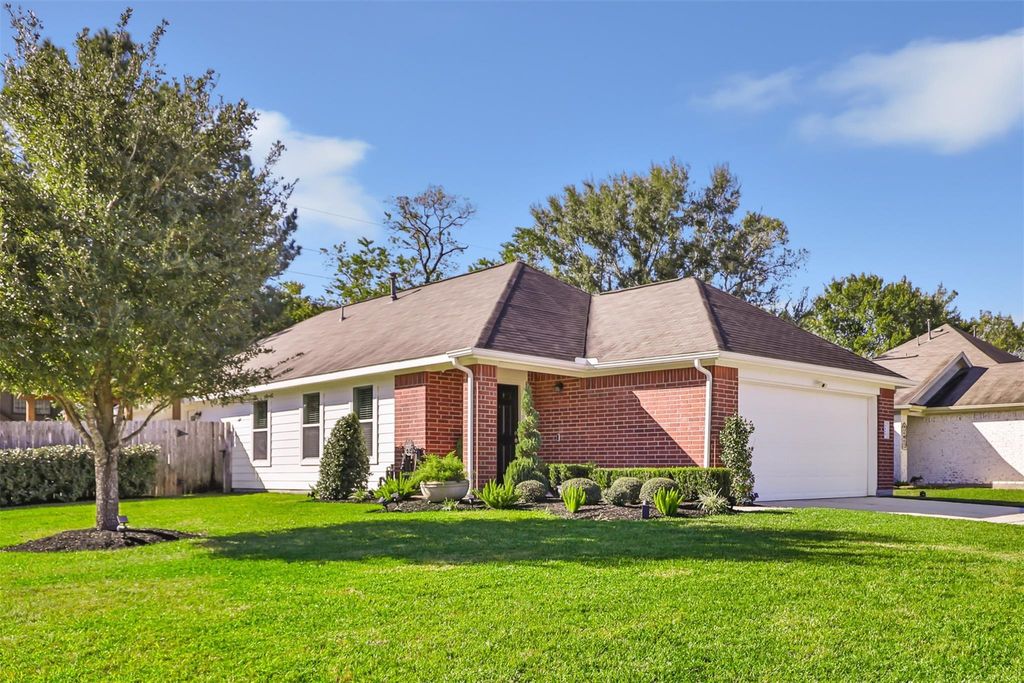 Photo of 3118 This Way Way, Kingwood, TX 77339 (MLS # 20768124)