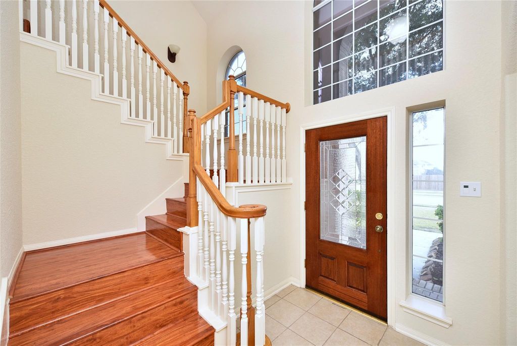 Photo of 802 Hollyhock Drive, Stafford, TX 77477 (MLS # 33684744)