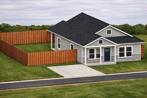 Homes For Sale - 210 Kyle St Street<br/> Madisonville, TX 77864