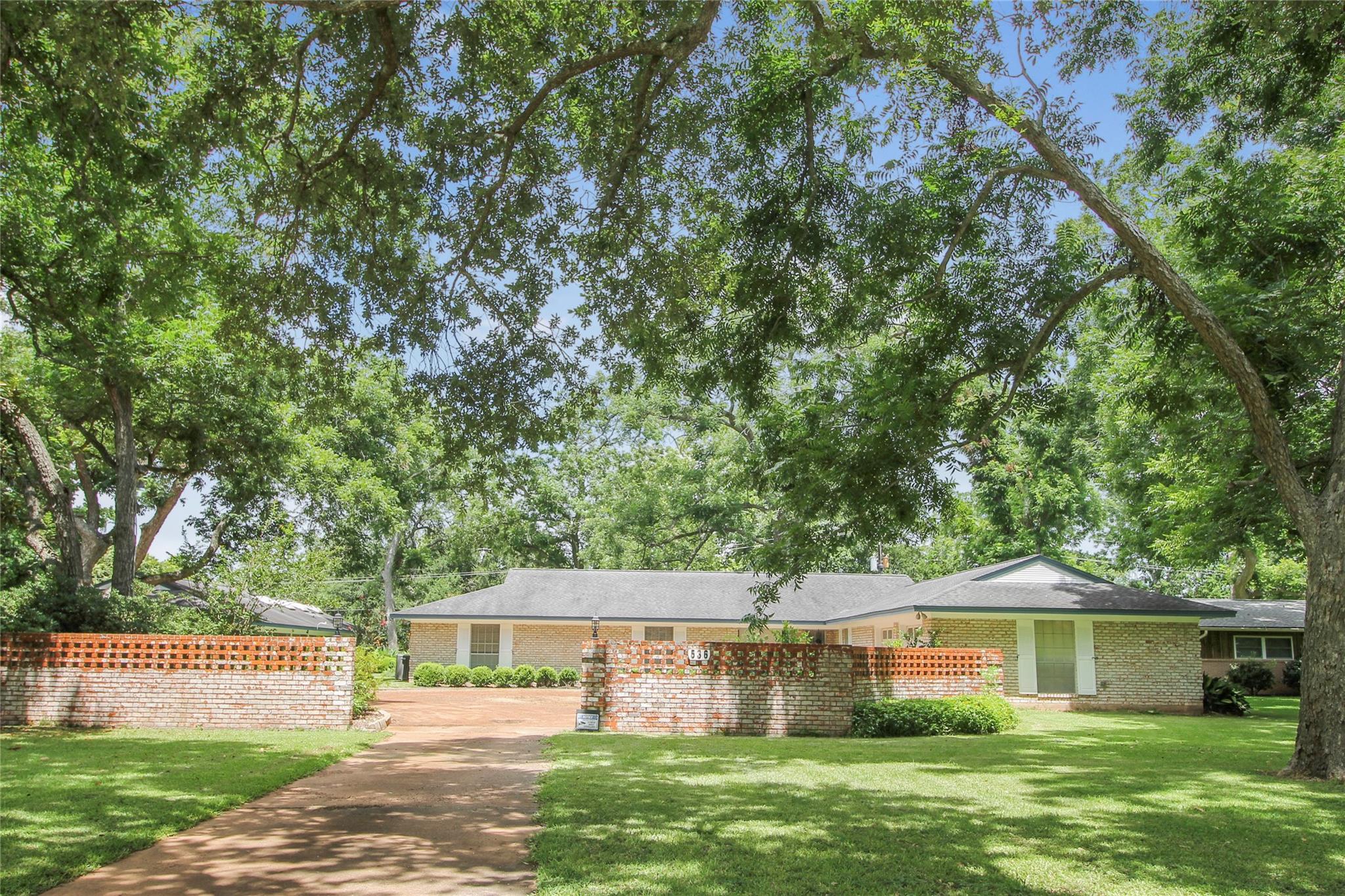 536 Oak Drive