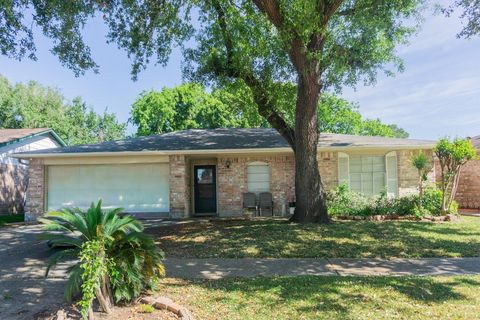Homes For Sale - 13826 Southline Road<br/> Sugar Land, TX 77498