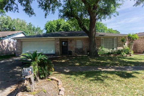 Photo of 13826 Southline Road, Sugar Land, TX 77498 (MLS # 20295257)
