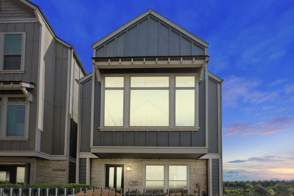 Photo of 702 N Shepherd Drive, Houston, TX 77007 (MLS # 45674695)