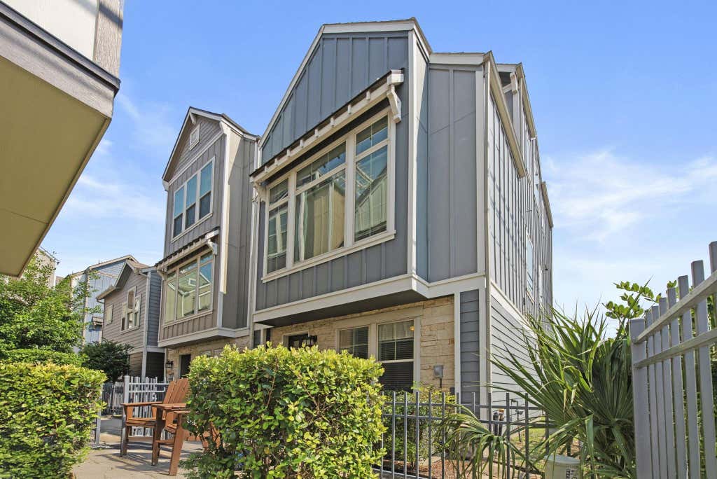 Photo of 702 N Shepherd Drive, Houston, TX 77007 (MLS # 45674695)