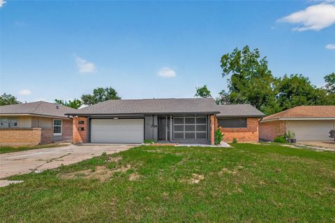 Photo of 627 Edgebrook Drive, Houston, TX 77034 (MLS # 28005197)