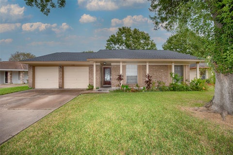 Photo of 15707 Caprock Drive, Houston, TX 77598 (MLS # 9757994)