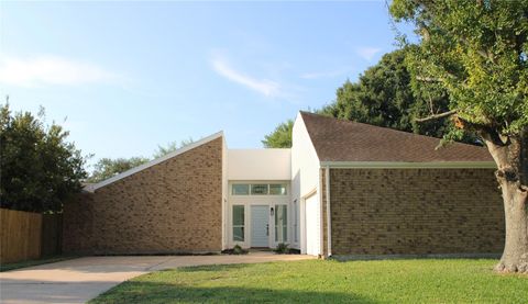 Photo of 308 Pebbleshire Drive, Houston, TX 77062 (MLS # 33686145)