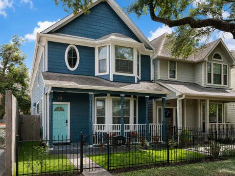 Photo of 240 W 26th Street, Houston, TX 77008 (MLS # 31729331)