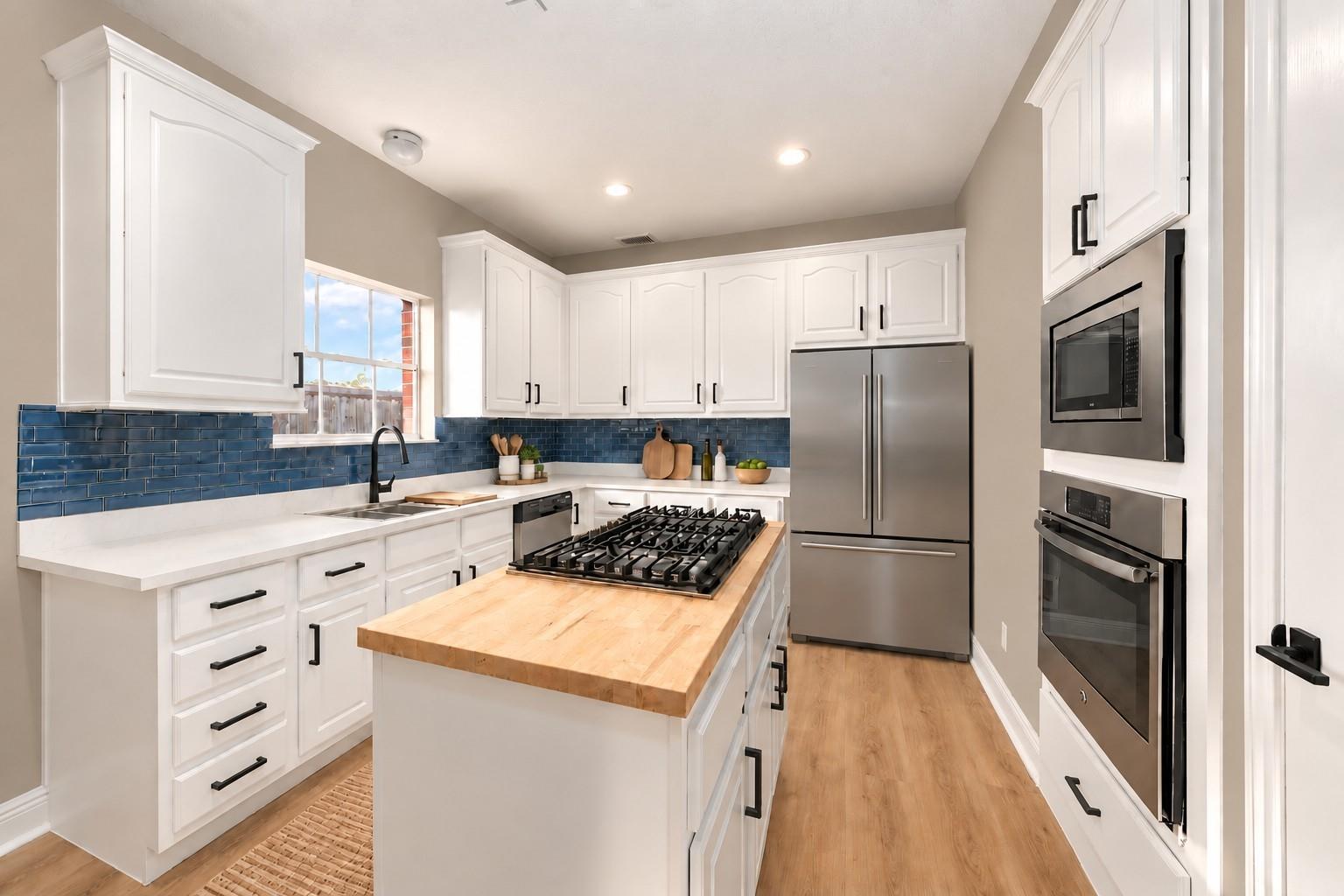 302 Harbor Cir
