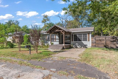 Homes For Sale - 910 Maryland Drive<br/> Athens, TX 75751