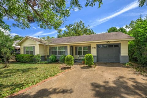 Photo of 602 E Tom Green Street, Brenham, TX 77833 (MLS # 38227145) Photo of 602 E Tom Green Street, Brenham, TX 77833 (MLS # 38227145)