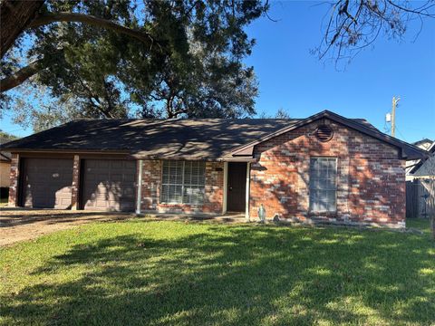 Photo of 2114 Yorktown Court N, League City, TX 77573 (MLS # 64507249)