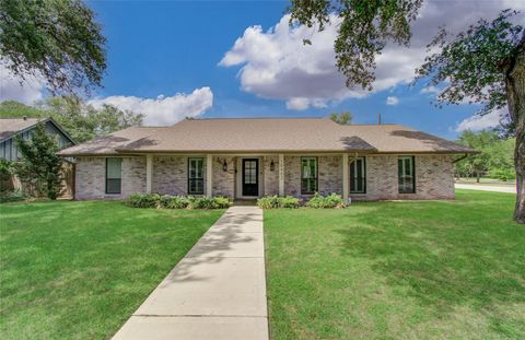 Photo of 10402 Hazelhurst Drive, Houston, TX 77043 (MLS # 63762785)