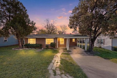Photo of 11936 Hoblitzelle Drive, Dallas, TX 75243 (MLS # 74793732)