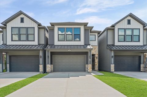 Photo of 1228 Wycliffe Drive #C, Houston, TX 77043 (MLS # 87259750)