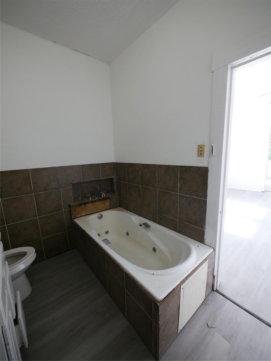 Houston, Texas 77021, United States, 3 Bedrooms Bedrooms, ,2 BathroomsBathrooms,Residential,Active,228398