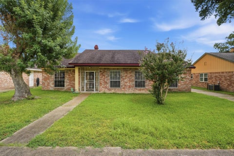 Photo of 12126 Pine Knoll Dr Drive, Houston, TX 77099 (MLS # 94611551)