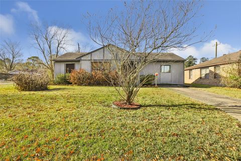 Homes For Sale - 2003 Texoma Street<br/> Baytown, TX 77520