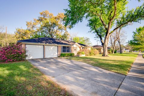 Photo of 12331 Atwell Drive, Houston, TX 77035 (MLS # 12571749)