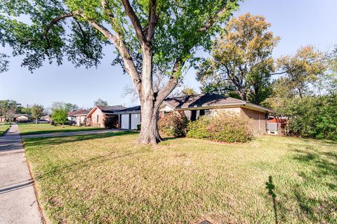 Tiny photo for 12331 Atwell Drive, Houston, TX 77035 (MLS # 12571749)