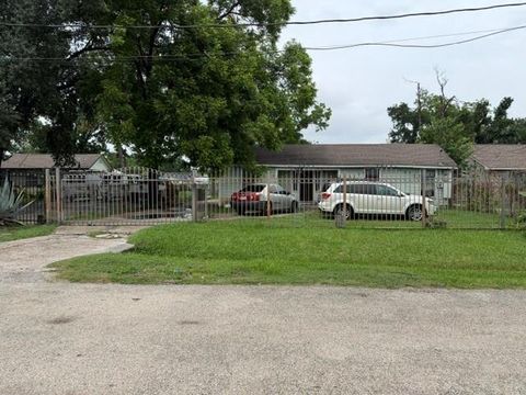 Photo of 1213 Post Street, Houston, TX 77022 (MLS # 35334398)