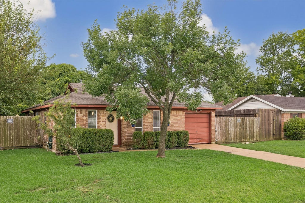 Photo of 1122 Sunny Drive, Houston, TX 77037 (MLS # 22372324)