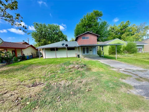 Photo of 518 S Kansas Street, La Porte, TX 77571 (MLS # 80454063)