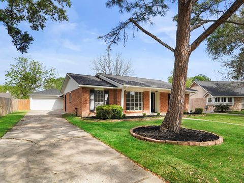 Photo of 13906 Vinehill Drive, Sugar Land, TX 77498 (MLS # 76574582)