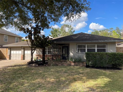 Photo of 4810 Hummingbird Street, Houston, TX 77035 (MLS # 37172140)
